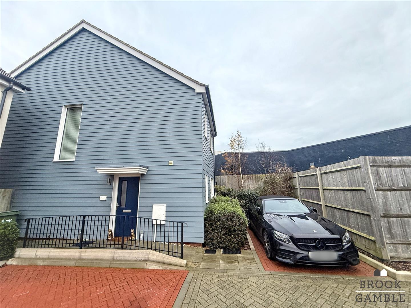 3 Bedroom House - Detached. Finchley Place in Eastbourne,  12